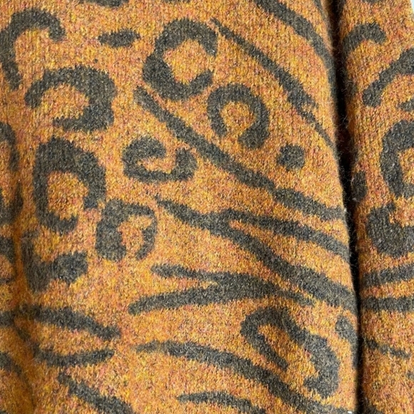 Ava & Viv Brown Animal Print sweater - Picture 2 of 3